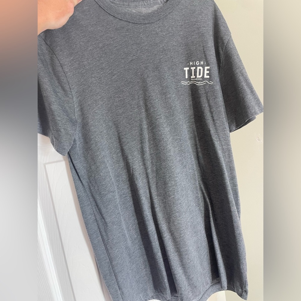Grey vineyard vines shirt